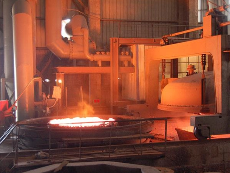 What are the characteristics of ferroalloy submerged arc furnace